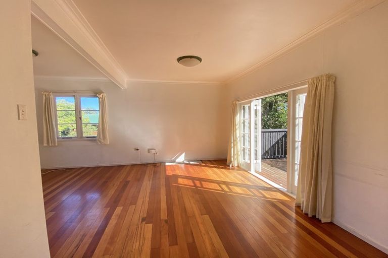 Photo of property in 27 Edmonton Road, Henderson, Auckland, 0612