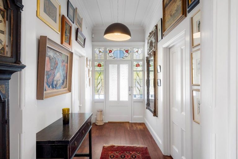 Photo of property in 15 Colenso Avenue, Hospital Hill, Napier, 4110