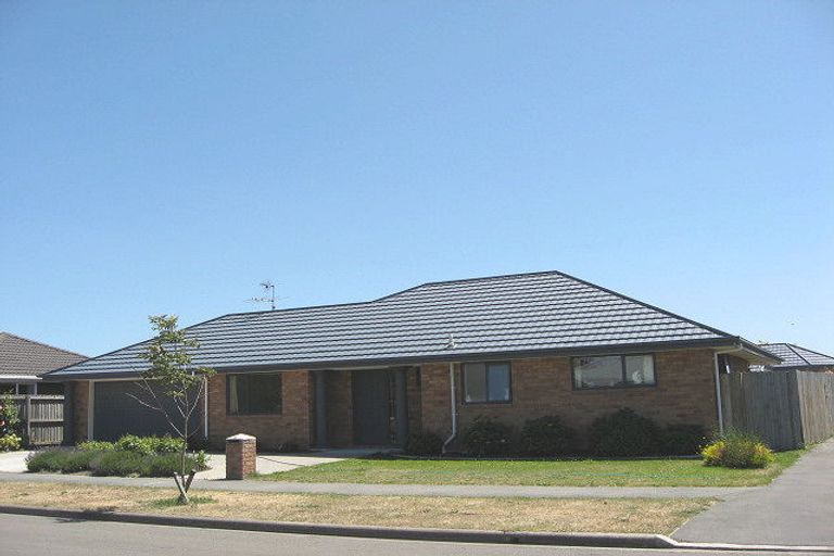 Photo of property in 2a Kirsten Place, Parklands, Christchurch, 8083