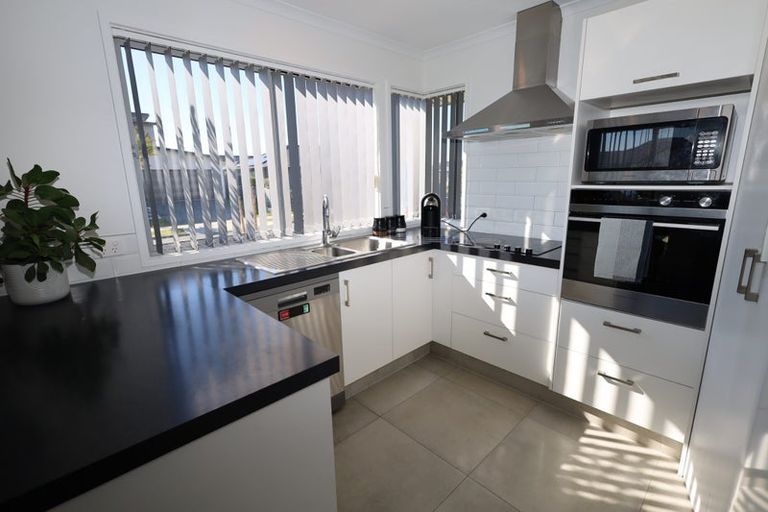 Photo of property in 2 Bill Miller Drive, Papamoa, 3118