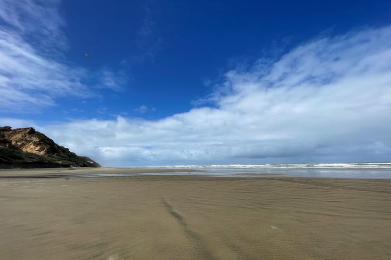 Photo of property in 7 Snapper Street, Baylys Beach, 0377