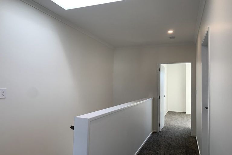 Photo of property in 18 Hema Road, Hobsonville, 0616