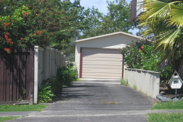 Photo of property in 1/44 Raleigh Road, Northcote, Auckland, 0627