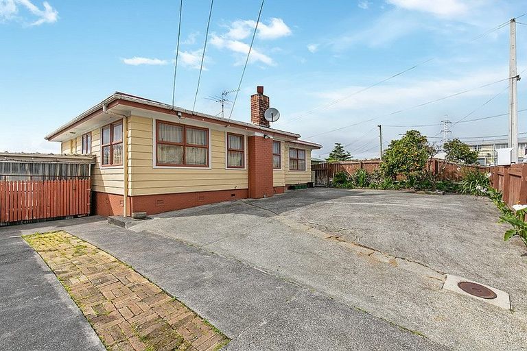 Photo of property in 6 Garrett Place, Otara, Auckland, 2023