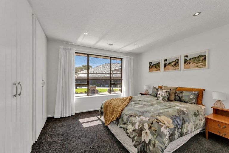 Photo of property in 14 Creese Place, Redwood, Christchurch, 8051