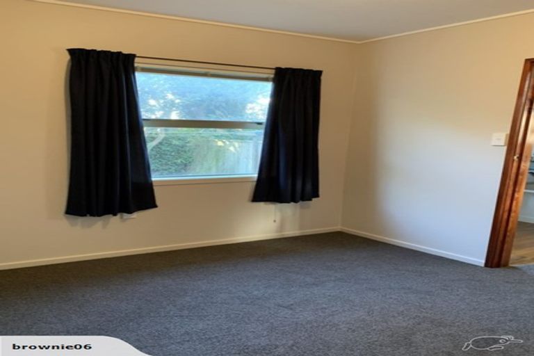 Photo of property in 21f7 Collins Avenue, Tawa, Wellington, 5028