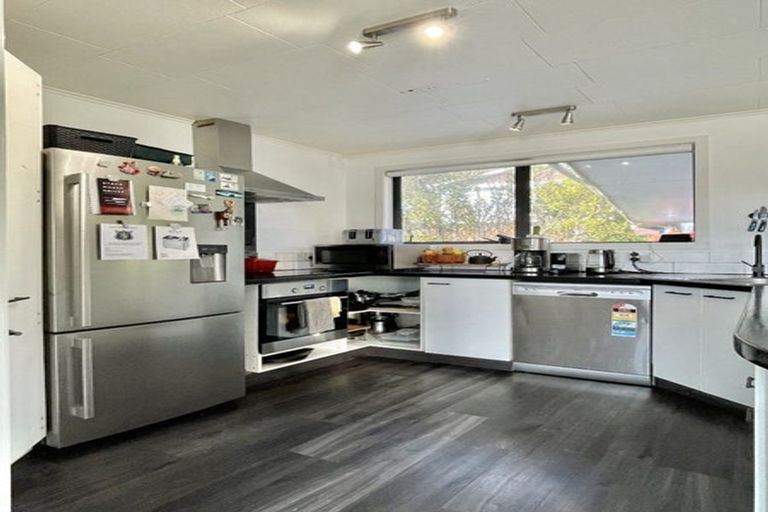 Photo of property in 27 Kerkwall Drive, Naenae, Lower Hutt, 5011