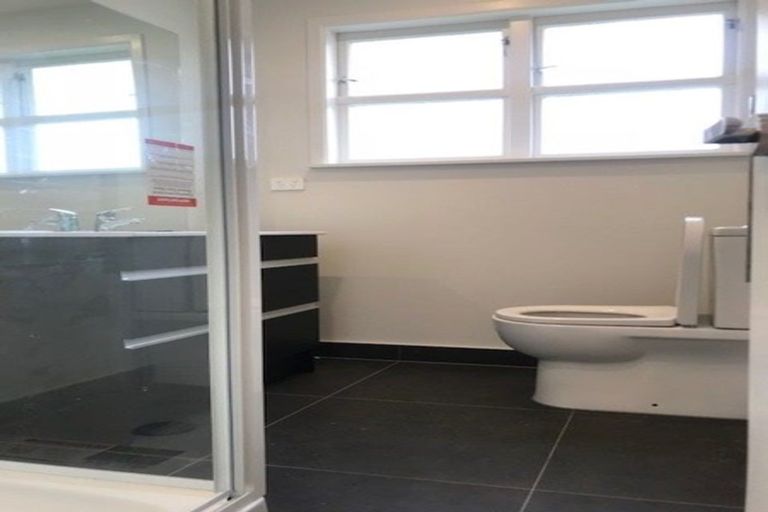 Photo of property in 132 Lancaster Road, Beach Haven, Auckland, 0626