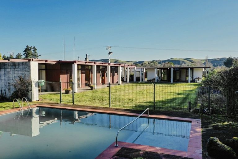 Photo of property in 2449 State Highway 2, Waipukurau, 4281