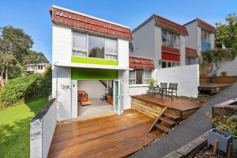 Photo of property in 3/52 Fruitvale Road, New Lynn, Auckland, 0600