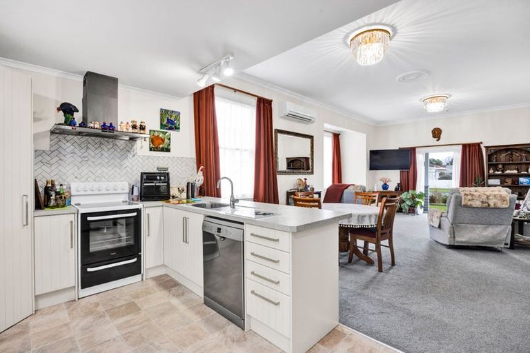 Photo of property in 4 Argyle Street, Hawera, 4610