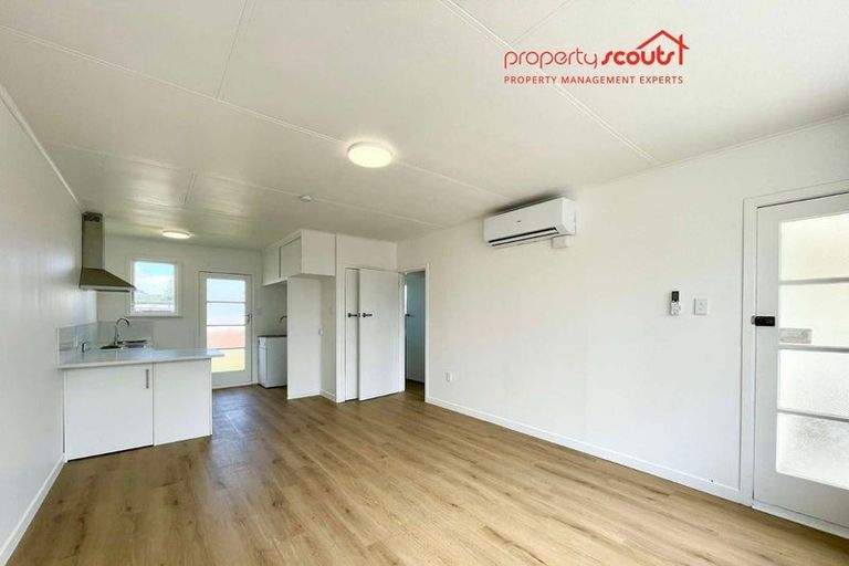 Photo of property in 4 Simons Street, Moturoa, New Plymouth, 4310