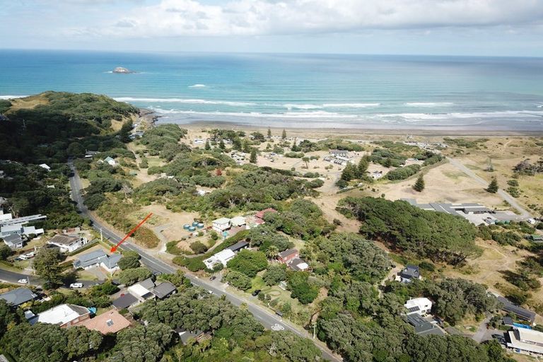 Photo of property in 1 Domain Crescent, Muriwai, Waimauku, 0881