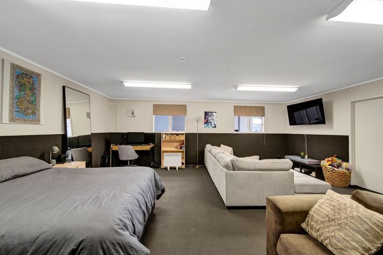 Photo of property in 11 Manawapou Road, Hawera, 4610