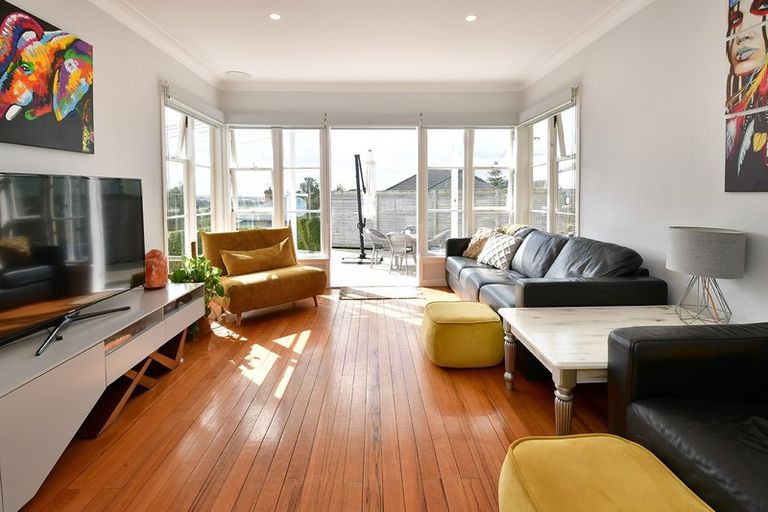 Photo of property in 7 Karaka Street, Helensville, 0800