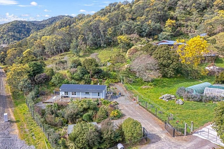 Photo of property in 16 Angle Street, Picton, 7220