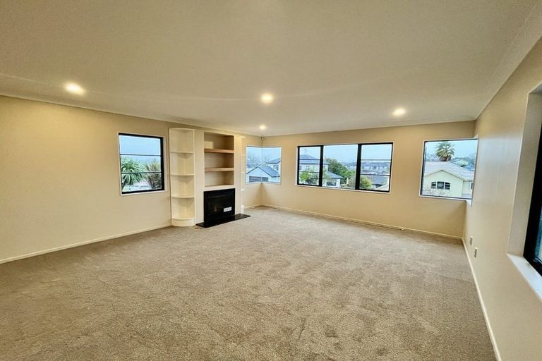 Photo of property in 5 Maidstone Place, Oteha, Auckland, 0632