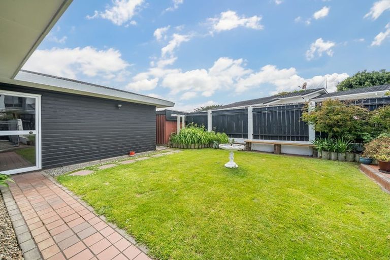 Photo of property in 11 Observatory Close, Whitby, Porirua, 5024
