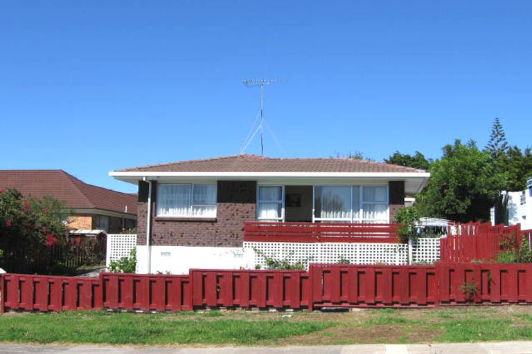 Photo of property in 1/137 Mcleod Road, Te Atatu South, Auckland, 0610
