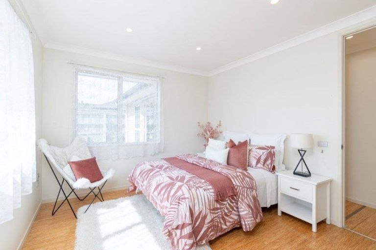 Photo of property in 72 Sunstone Crescent, Timberlea, Upper Hutt, 5018
