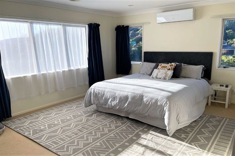 Photo of property in 211 Westchester Drive, Churton Park, Wellington, 6037