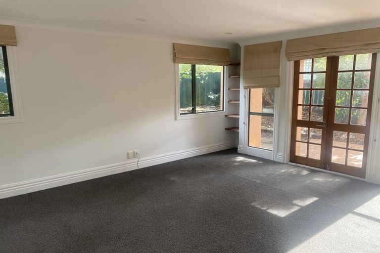 Photo of property in 28 Eccleston Hill, Thorndon, Wellington, 6011