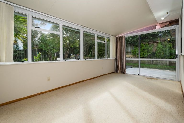 Photo of property in 24 Laurina Road, Sunnynook, Auckland, 0620