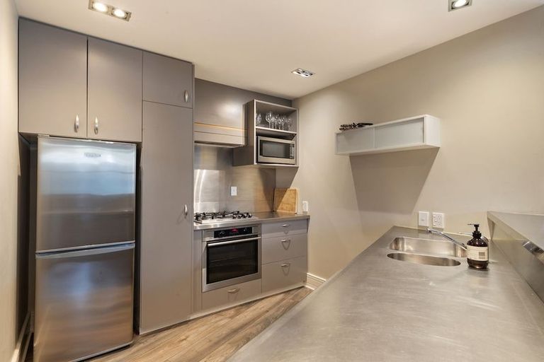 Photo of property in Rahiri Apartments, 1/23 Adelaide Street, Queenstown, 9300