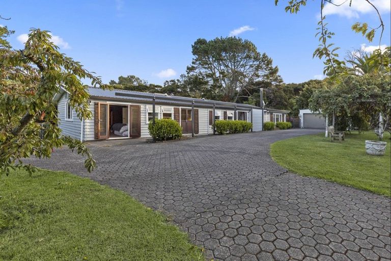 Photo of property in 166 Godley Road, Titirangi, Auckland, 0604