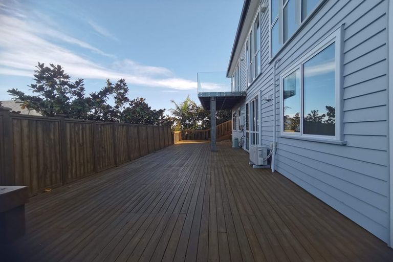 Photo of property in 1004a East Coast Road, Northcross, Auckland, 0630