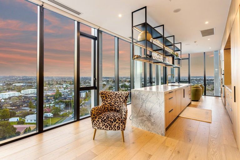 Photo of property in 1 Buscomb Avenue, Henderson, Auckland, 0610