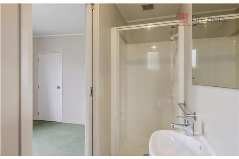 Photo of property in 6 Renfrew Street, Upper Riccarton, Christchurch, 8041