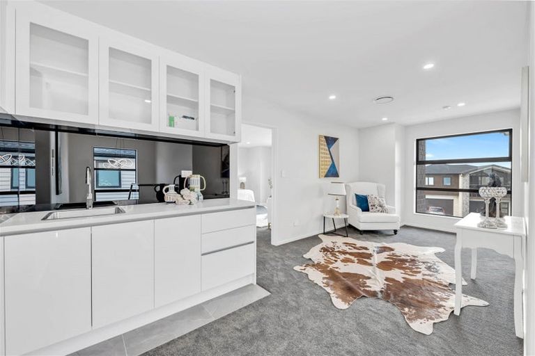 Photo of property in 60 Drumbuoy Drive, Flat Bush, Auckland, 2019