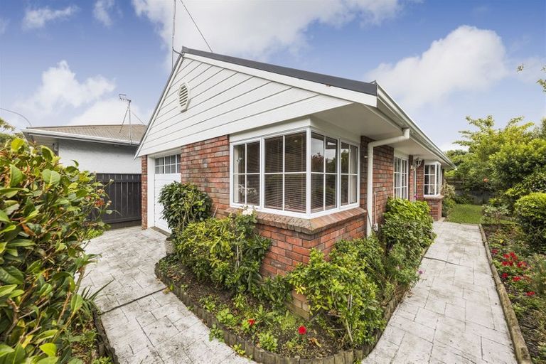 Photo of property in 2a Duna Place, Takaro, Palmerston North, 4412