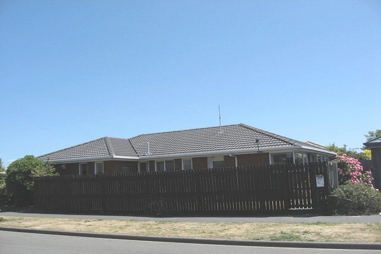 Photo of property in 1/4 Kirsten Place, Parklands, Christchurch, 8083