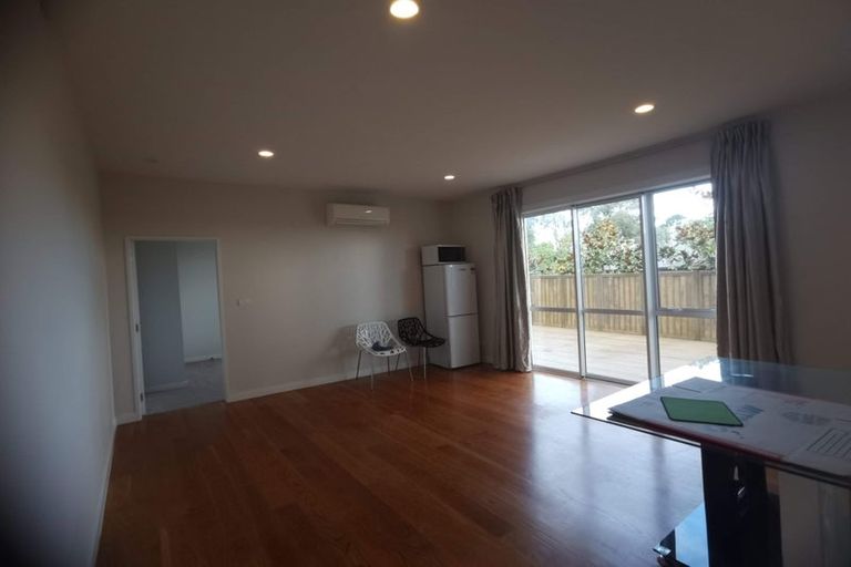 Photo of property in 1004a East Coast Road, Northcross, Auckland, 0630