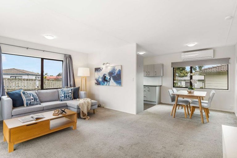 Photo of property in 1/12 Melleray Place, Randwick Park, Auckland, 2105