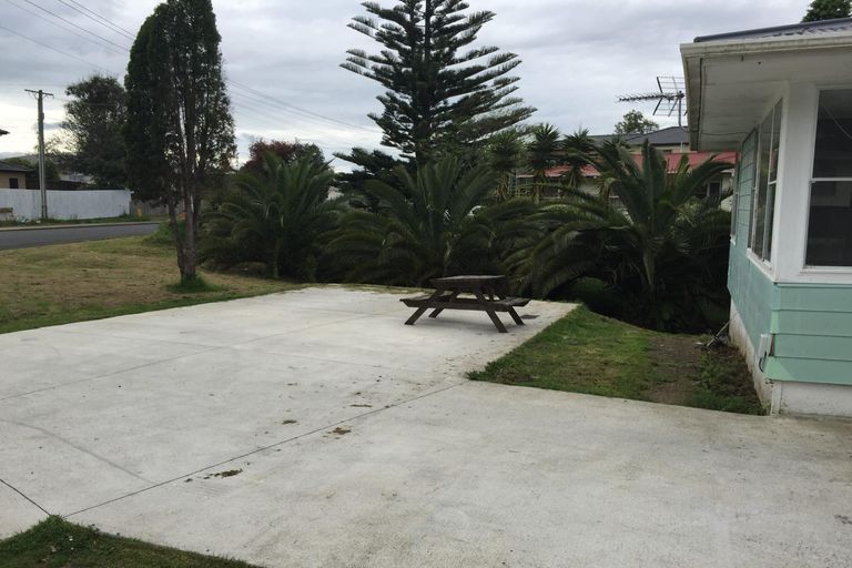 Photo of property in 35 Landon Avenue, Mangere East, Auckland, 2024