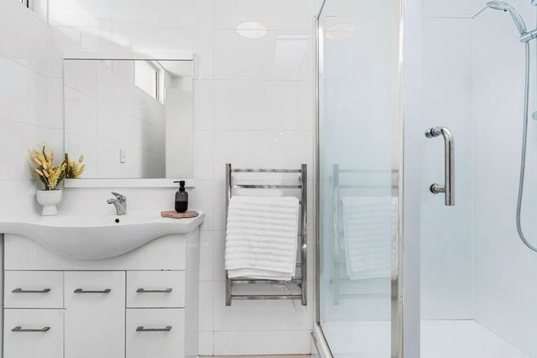 Photo of property in 1/8 Wilbur Place, Pakuranga Heights, Auckland, 2010