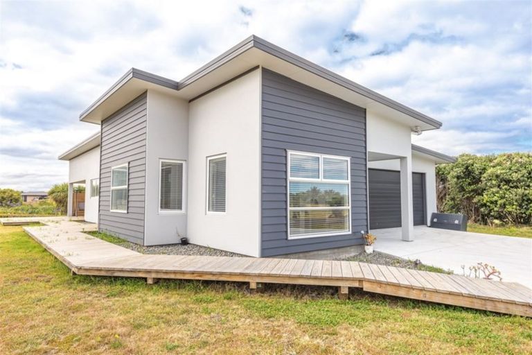 Photo of property in 30 Longbeach Drive, Castlecliff, Whanganui, 4501