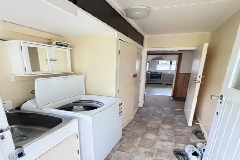 Photo of property in 81 Kenmore Street, Newlands, Wellington, 6037