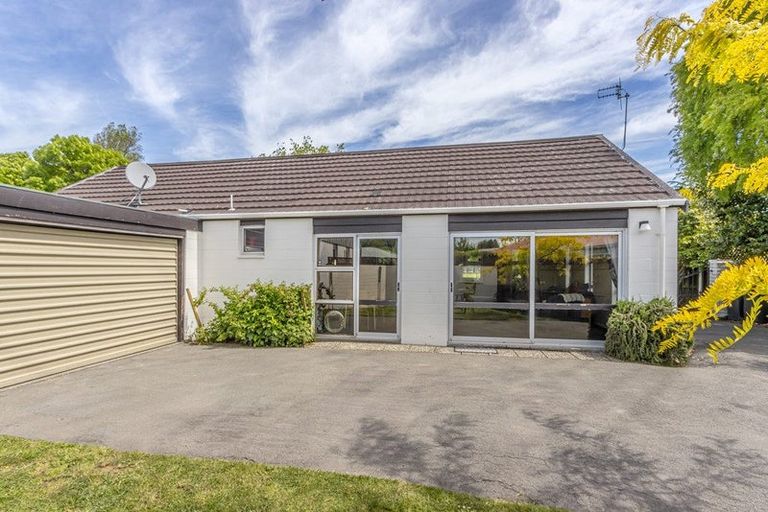 Photo of property in 310 Memorial Avenue, Burnside, Christchurch, 8053