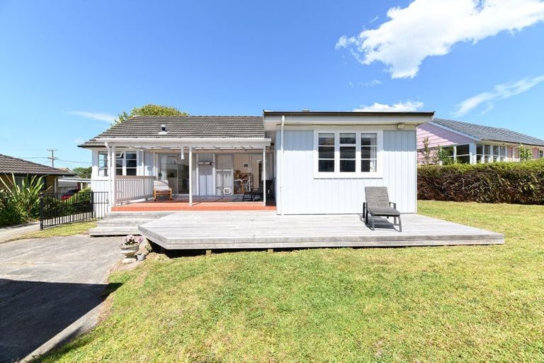 Photo of property in 11 Hill Crescent, New Lynn, Auckland, 0600
