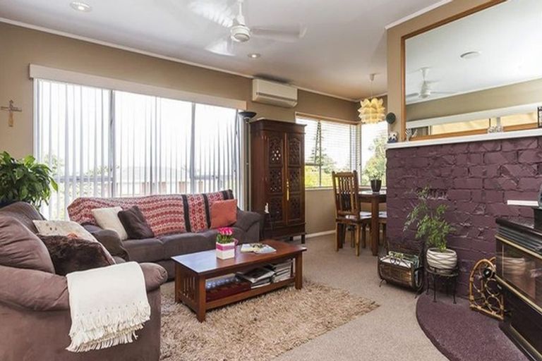 Photo of property in 8 Megan Avenue, Pakuranga Heights, Auckland, 2010