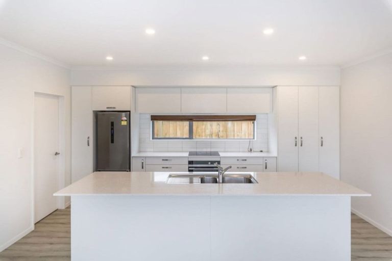 Photo of property in 33 William Dawson Crescent, Wigram, Christchurch, 8025