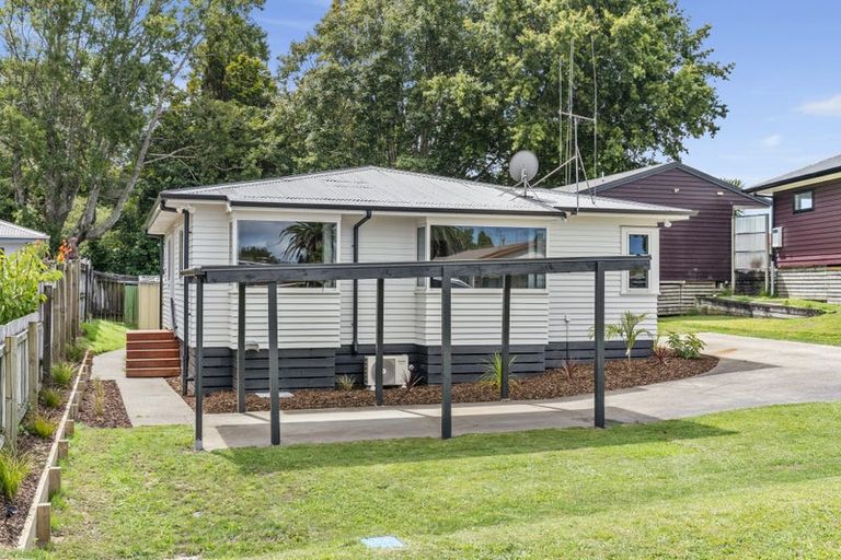 Photo of property in 12e Woodhouse Place, West Harbour, Auckland, 0618