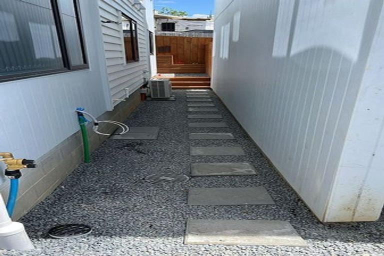 Photo of property in 16 Christmas Road, Manurewa, Auckland, 2102