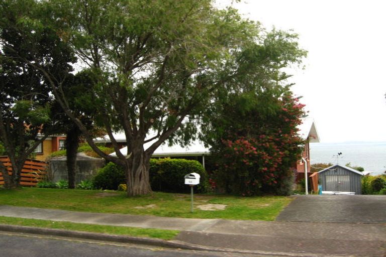 Photo of property in 64 Pacific Parade, Army Bay, Whangaparaoa, 0930