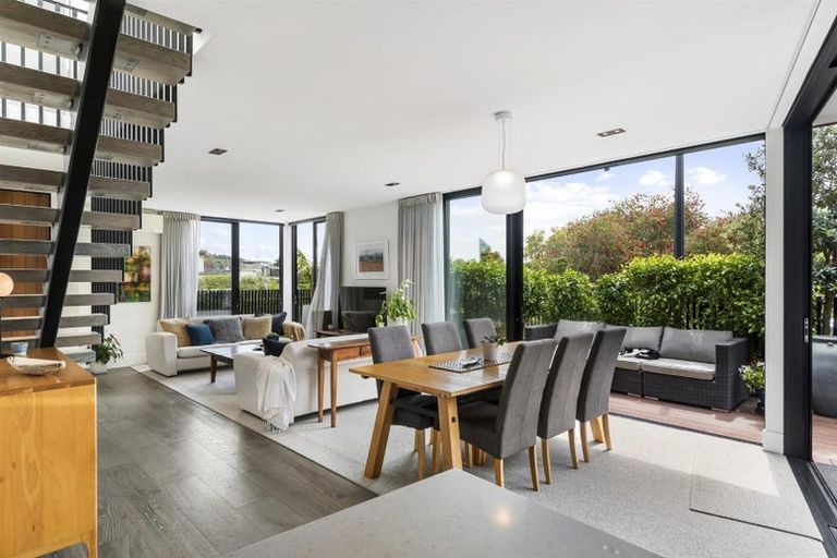 Photo of property in 2a Arthur Crescent, Hauraki, Auckland, 0622