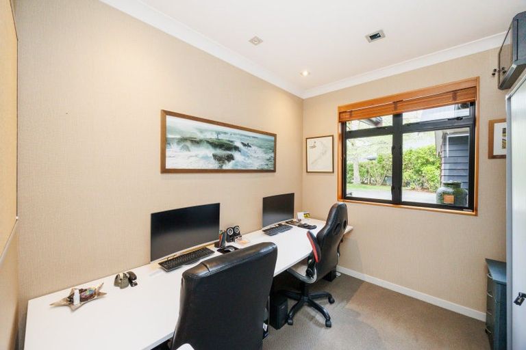 Photo of property in 7 Titirangi Drive, Fitzherbert, Palmerston North, 4471